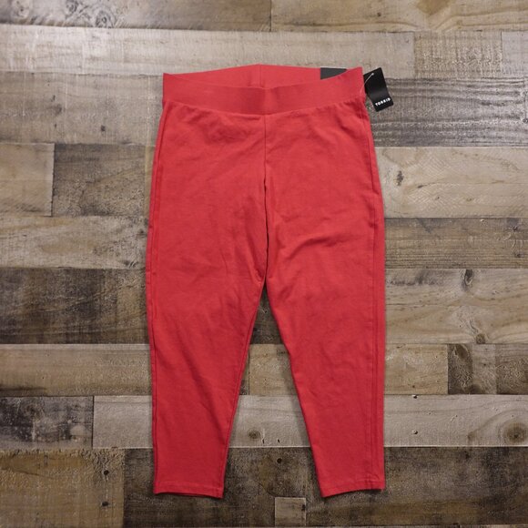 Torrid Premium Leggings 1X 14–16 Red American Beauty Crop NWT - Picture 1 of 12